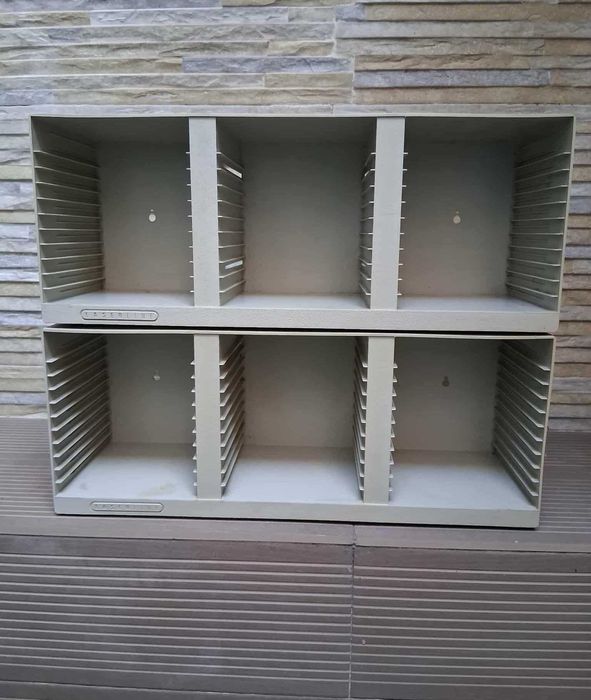 Vende-se Dois Porta Cd`s