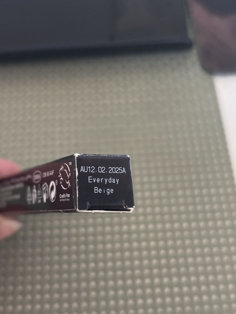 Nowy cien do powiek w kredce Avon power stay shadow stick