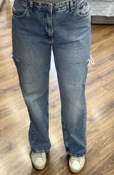 Джинсы с разрезами по бокам