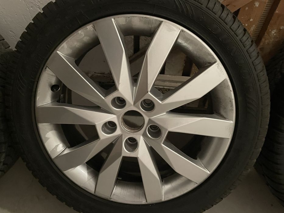 Zimowe opony DUNLOP 225/45 R17 - całe koła