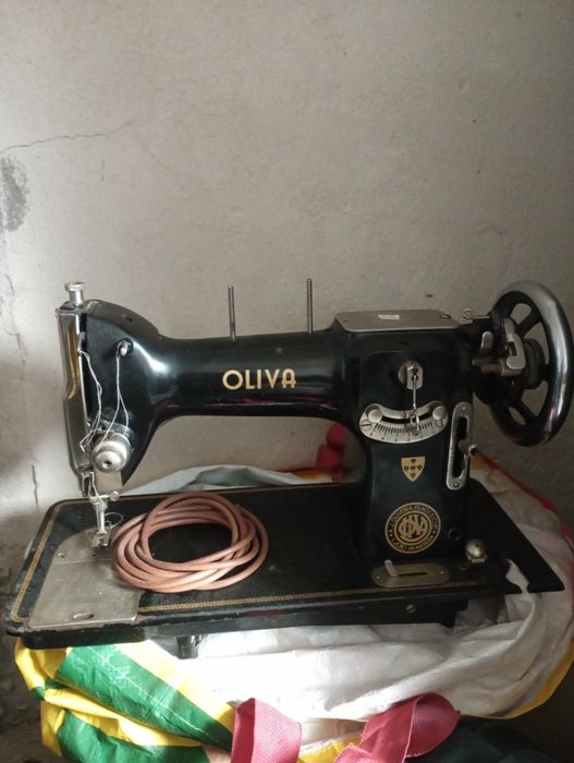 Máquina Oliva CL.46 preta