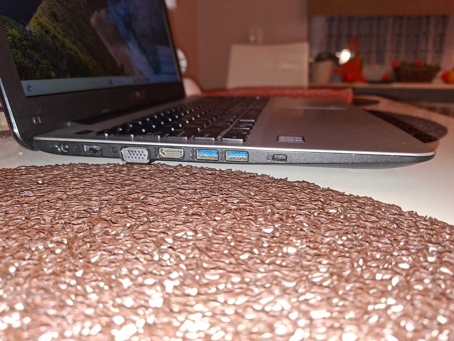 Laptop ASUS X555DG – AMD A10 / 8GB RAM / SSD / Radeon R5 M430