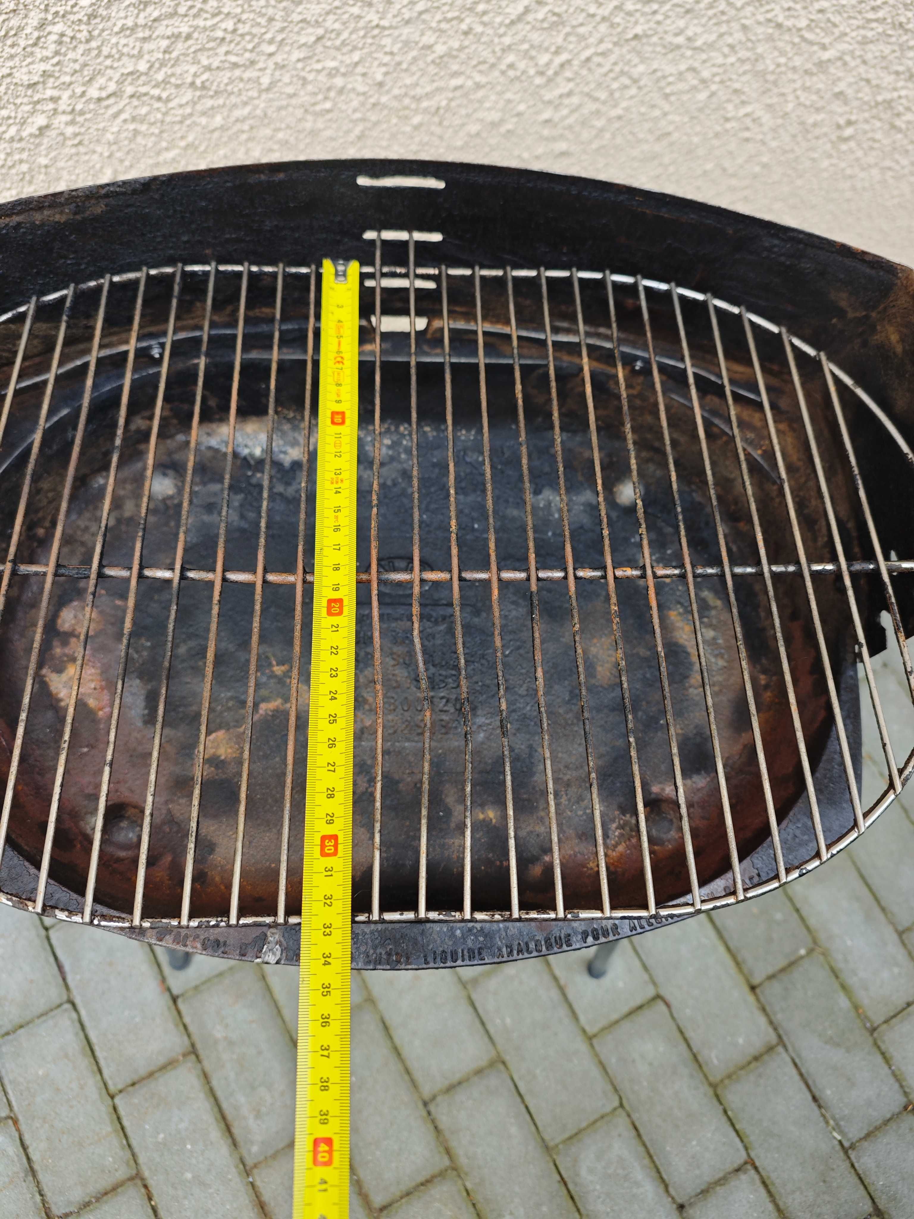 Żeliwny grill wolnostojący