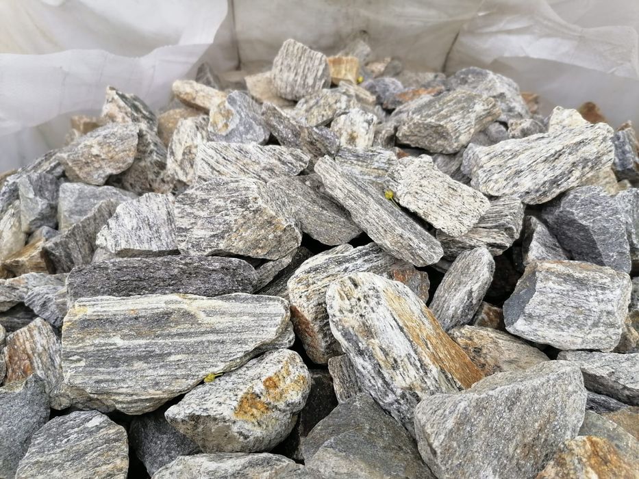 Kora kamienna gnejs 32-64 kamień naturalny szary brąz całe auto 25 ton