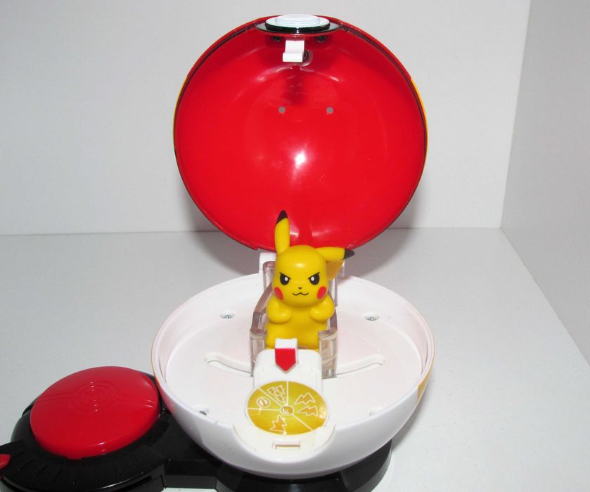 Pikachu M + Fast Ball Pokémon Surprise Attack Game, SA5