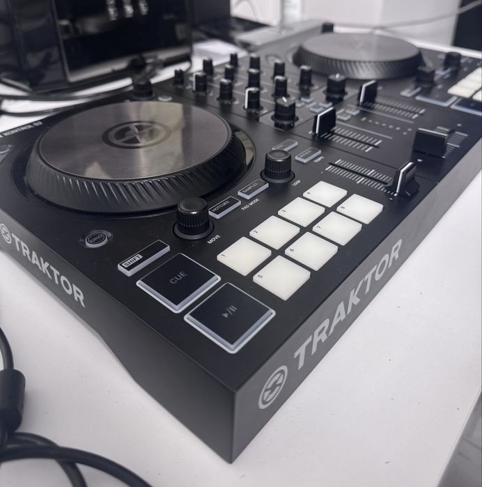 DJ контролер Native Instruments Traktor Kontrol S2 MK3