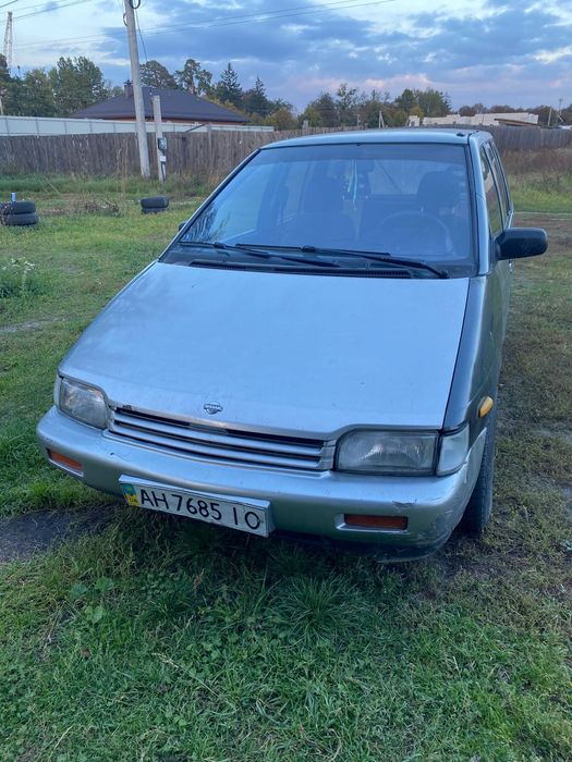 Nissan prairie m 11