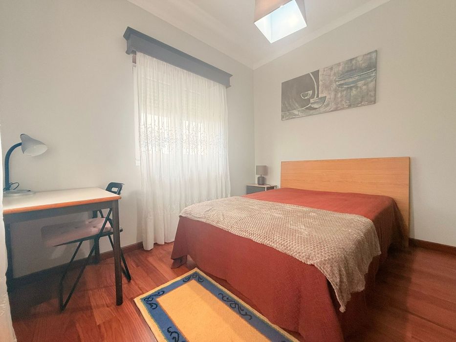 Alugo quartos a estudantes em Valença (150 metros do Politécnico)