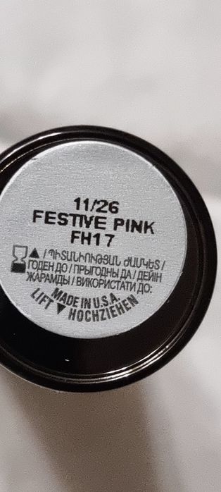 Wyjątkowo nawilżająca szminka Festive pink