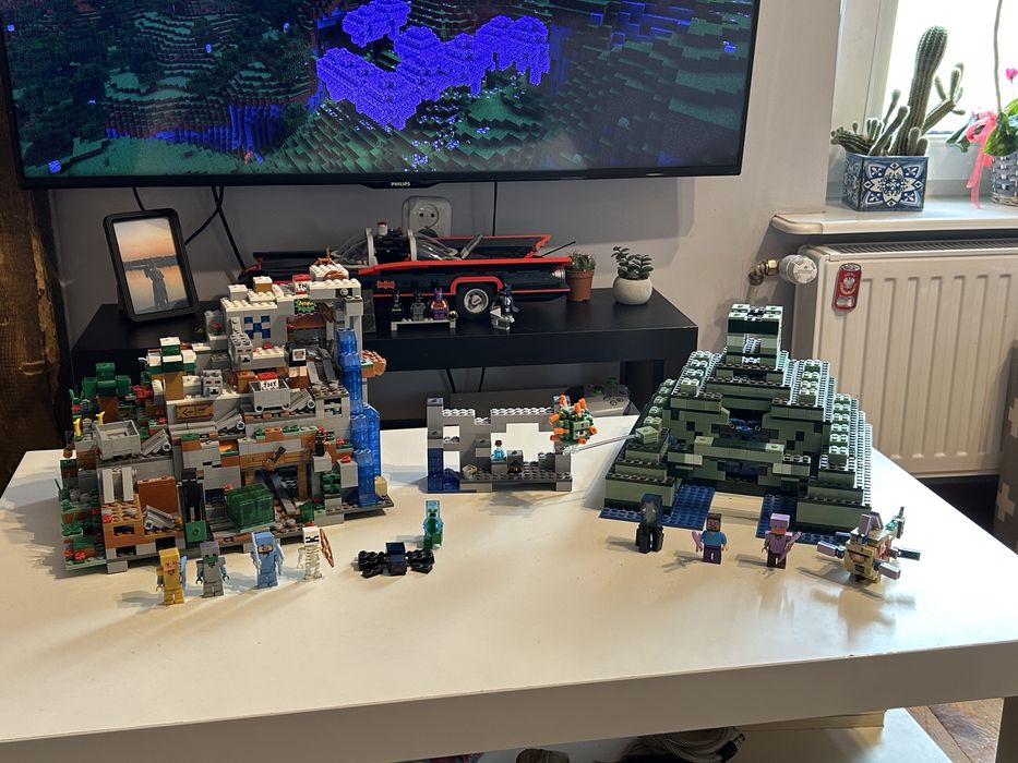 Lego Minecraft 21137 oraz 21136