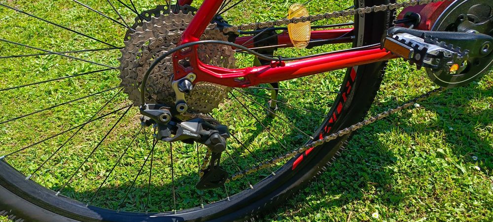 Rower elektryczny marki Romet E Rambler E 9.0 Roczny Stan jak Nowy