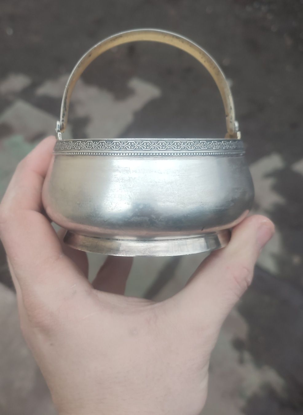 Продам серебряную большую сахарницу (конфетницу),