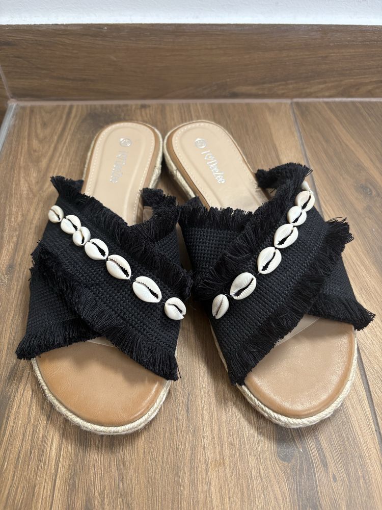 Czarne klapki boho 40 deezee nie używane bali czarne beżowe