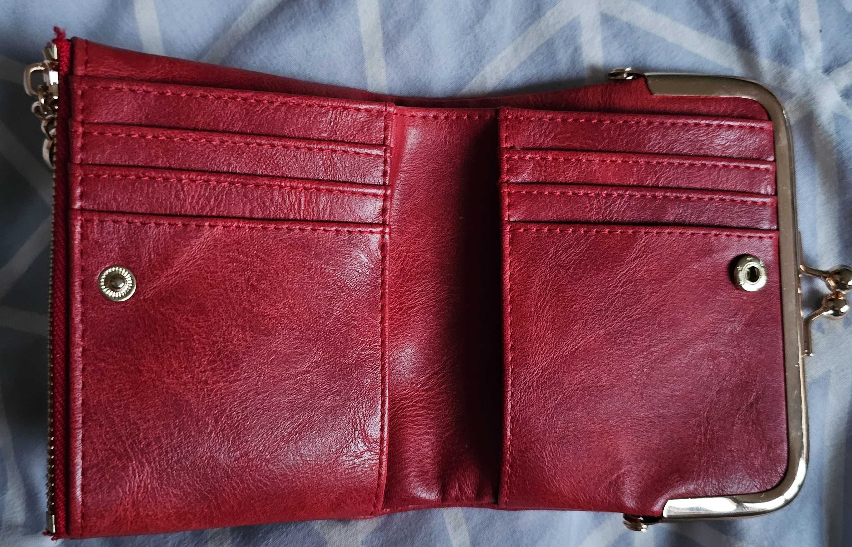 Czerwony portfel damski