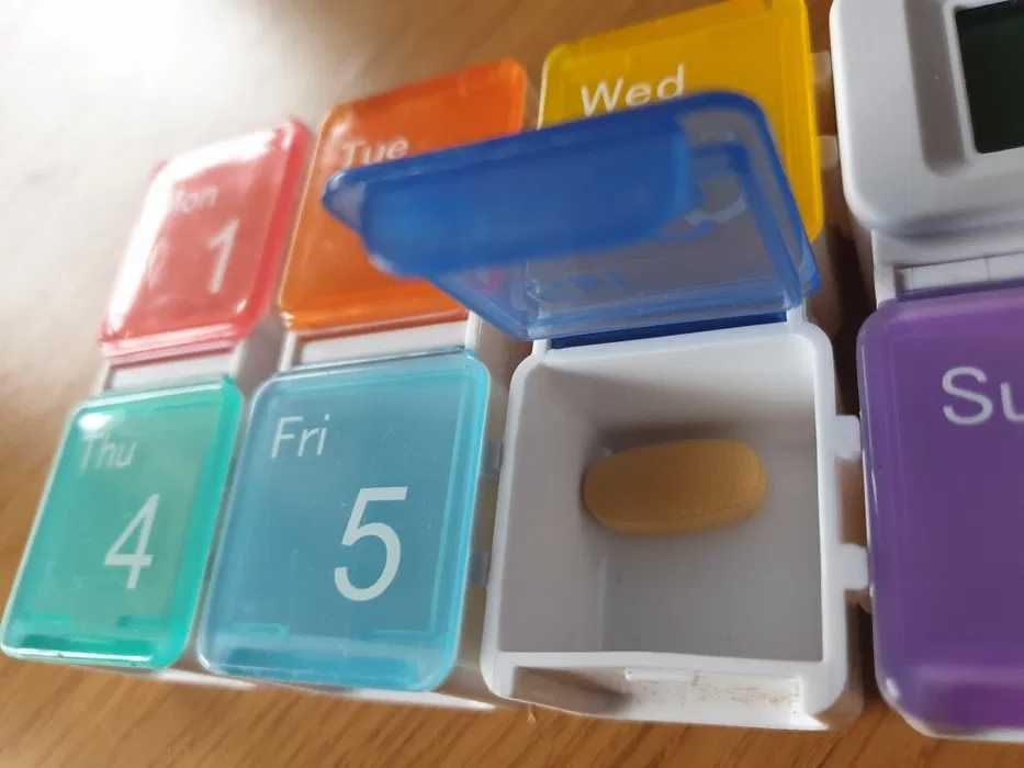 Pudełko organizer pojemnik na lekarstwa tabletki Pill Box