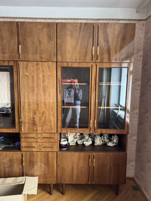 Меблева стінка, шафа в кімнату