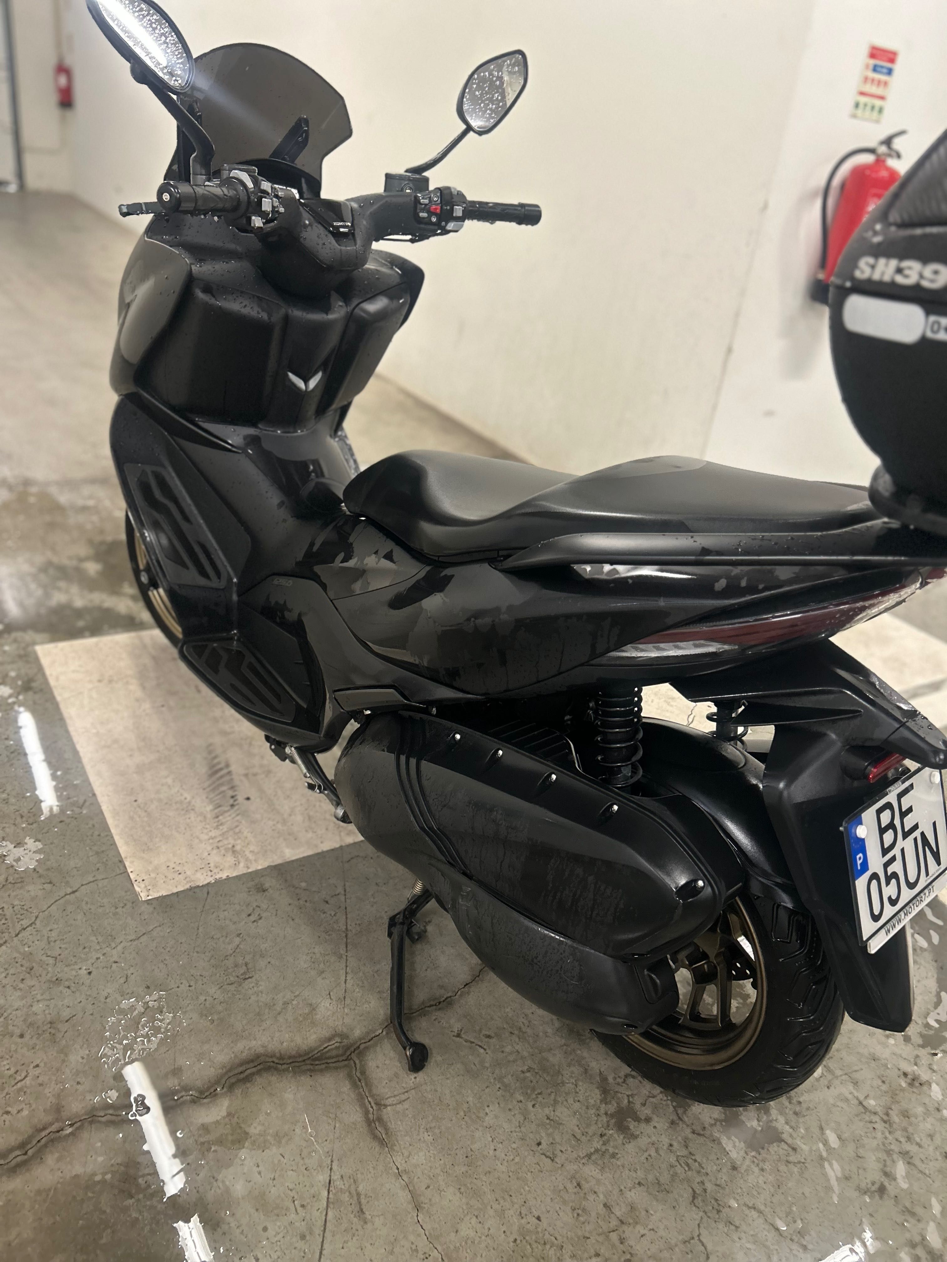 Zontes 125D scooter