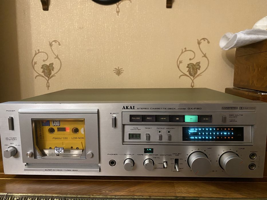 Кассетная дека “Akai-F-80”