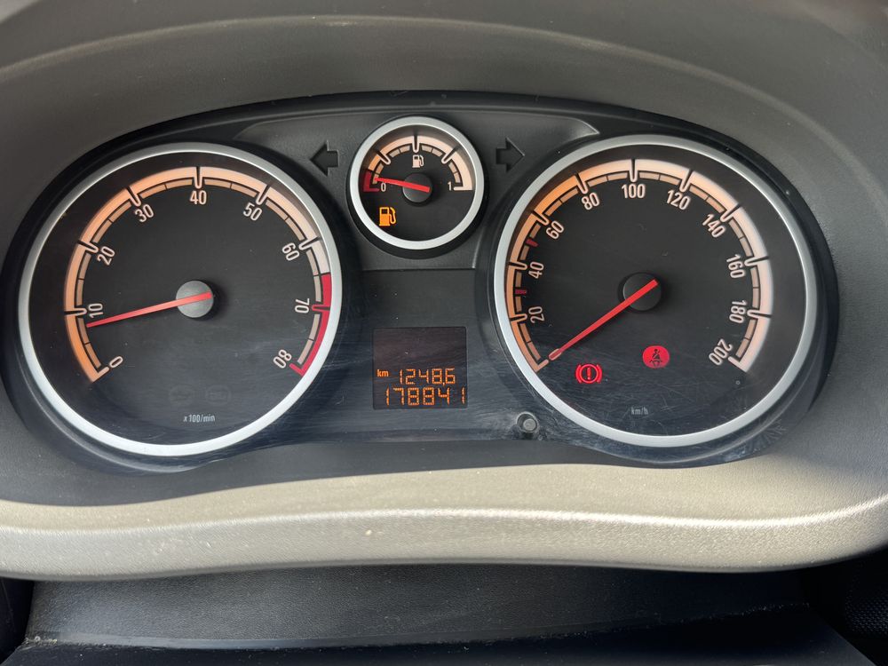 Opel Corsa D 1.4 101KM Color Race
