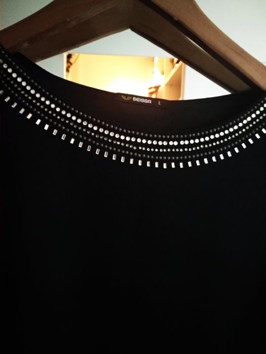 Vestido preto com tachas