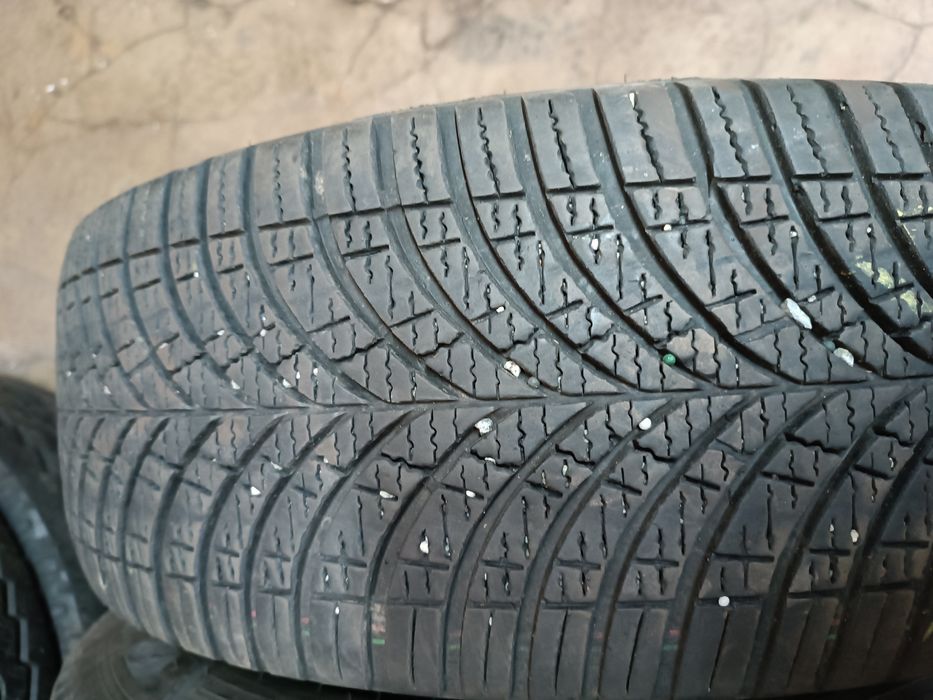 Opony wielosezonowe 235 65 R16C GoodYear
