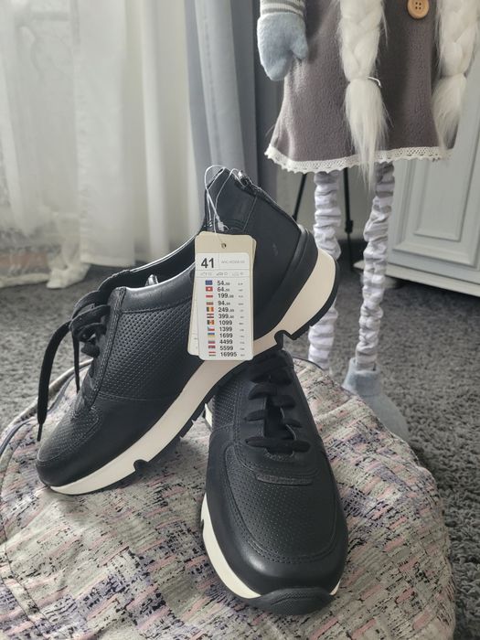 Туфлі,кросівкі жіночі нові,шкірянііряні Lasocki 41 розмір