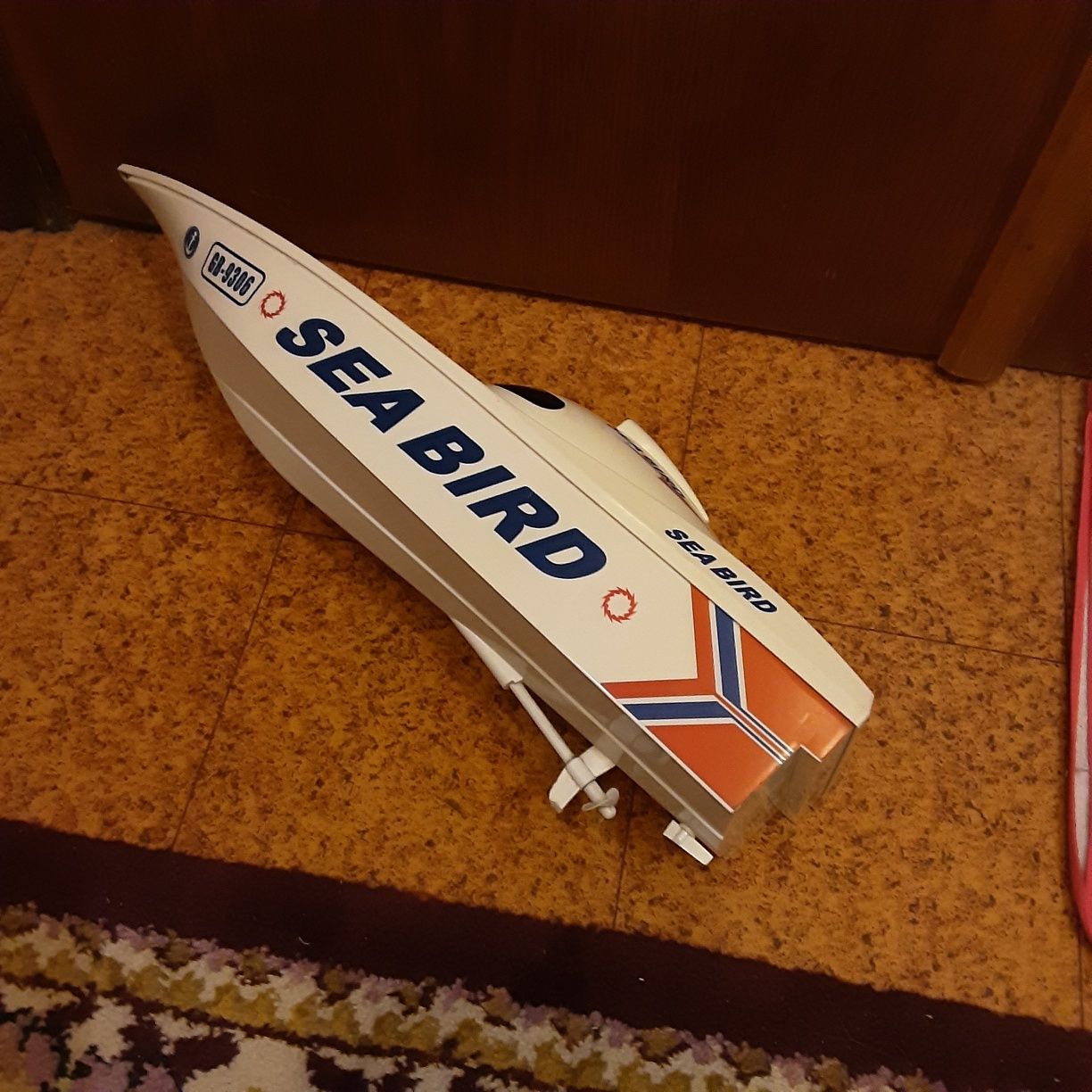Катер с управлением без пульта