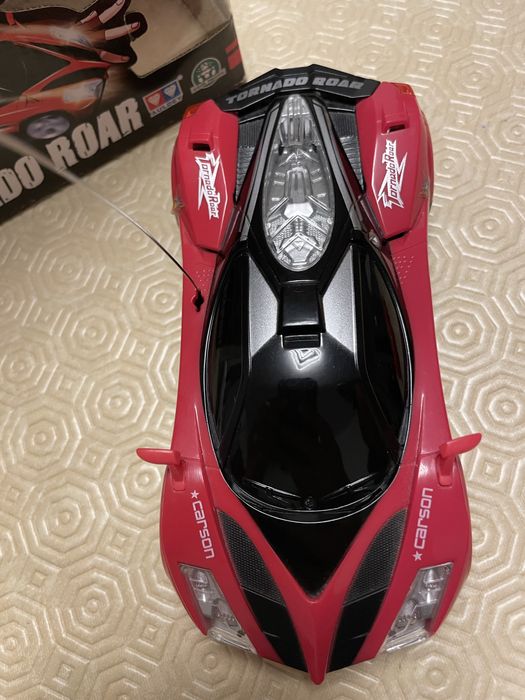 Carro telecomandado vermelho