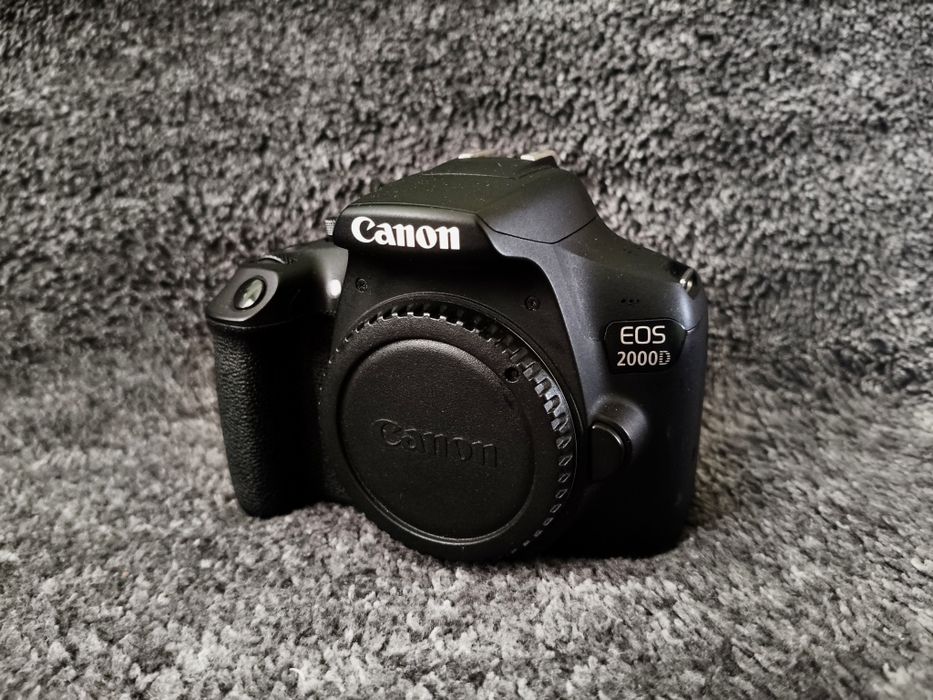 Canon EOS 2000D body + akcesoria