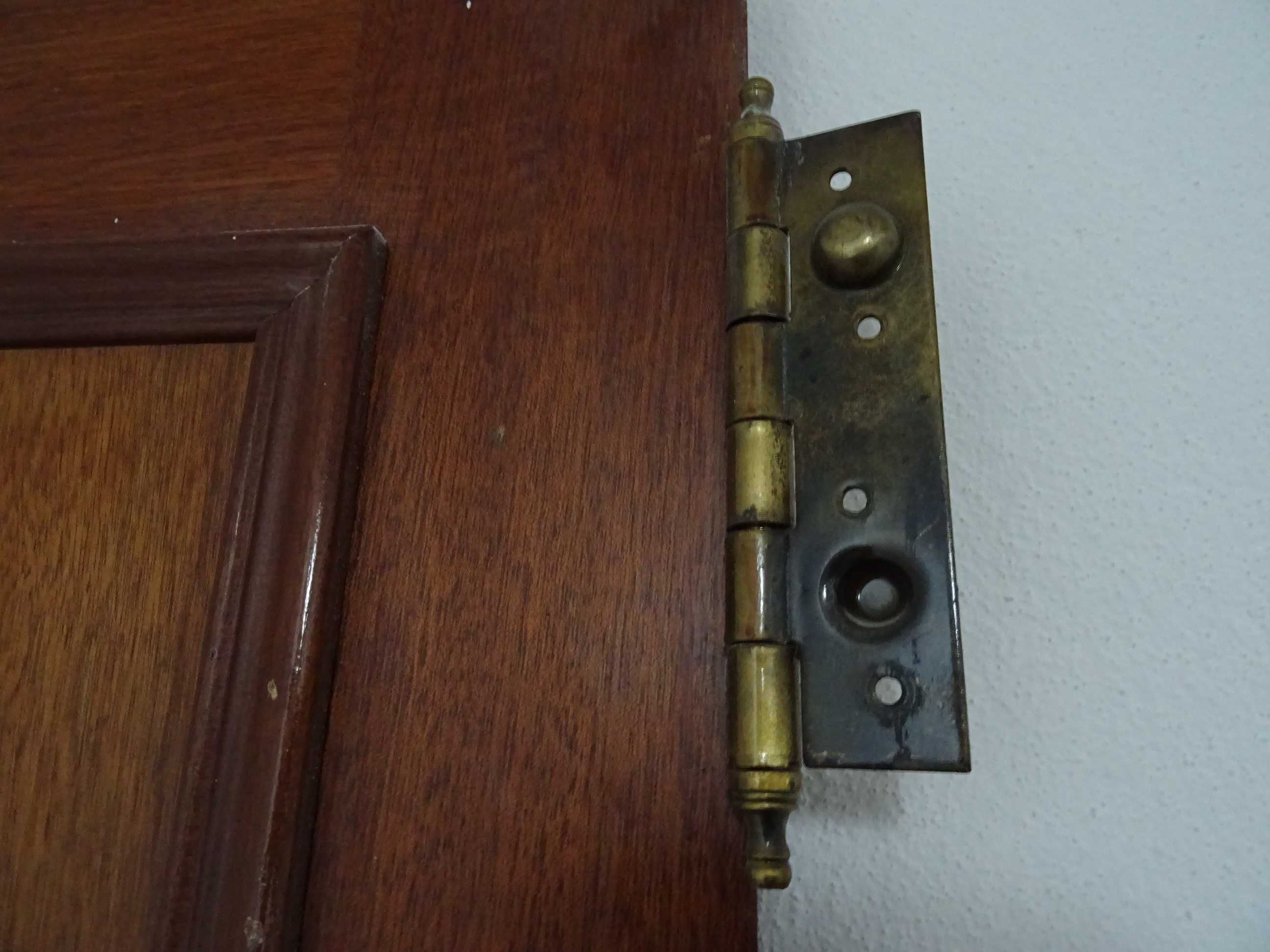 Porta em Madeira Para Exterior / Entrada em Apartamento