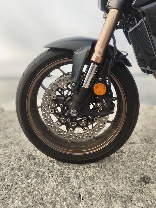 Honda CB650R como nova