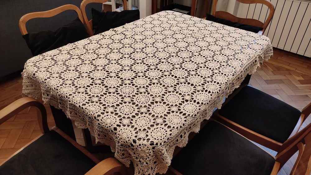 Obrus koronkowy 150x105 cm