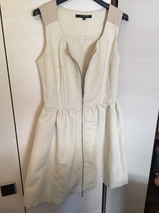 Sukienka kremowo złota z zamkiem