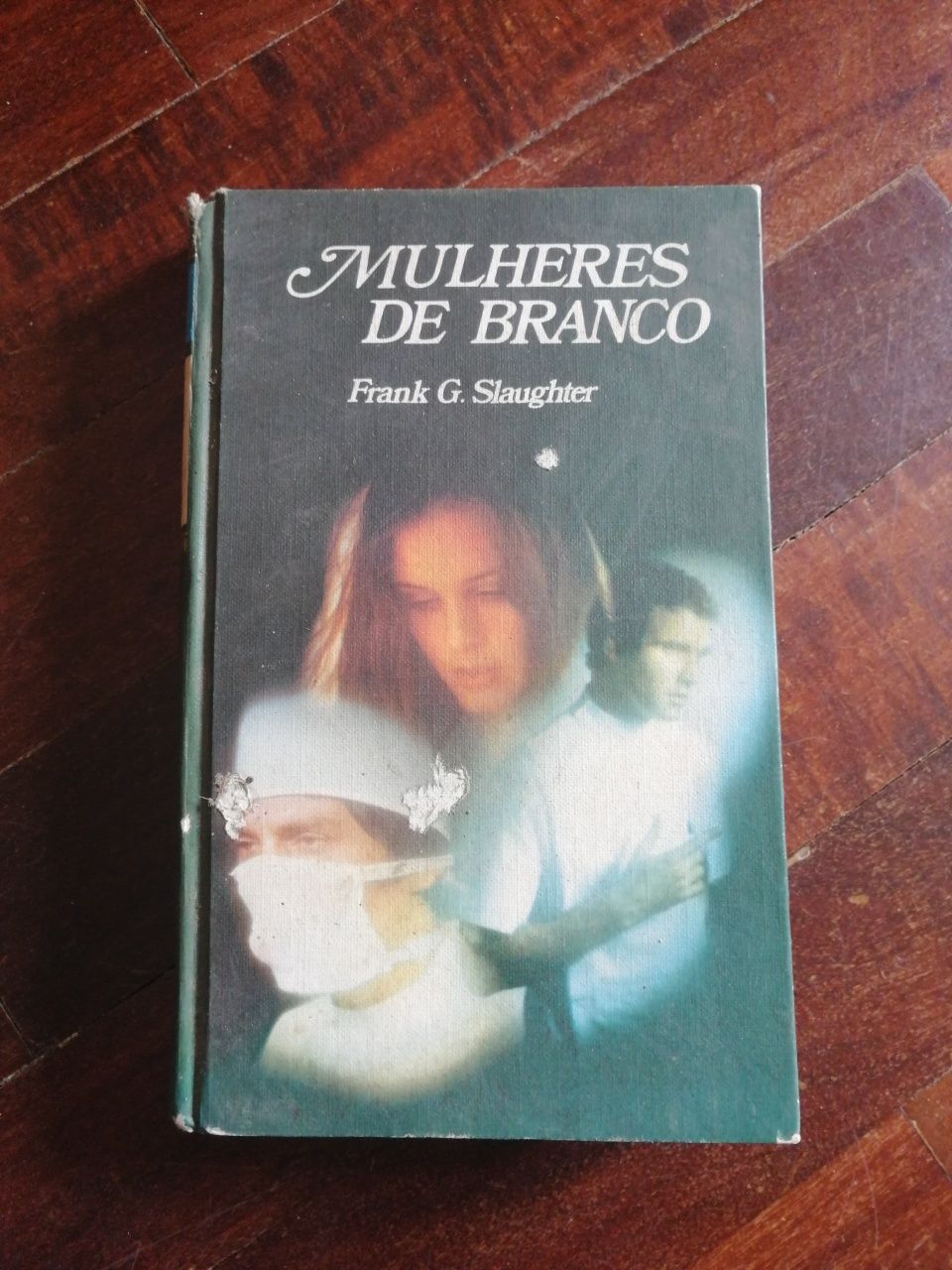 Livro "Mulheres de Branco"