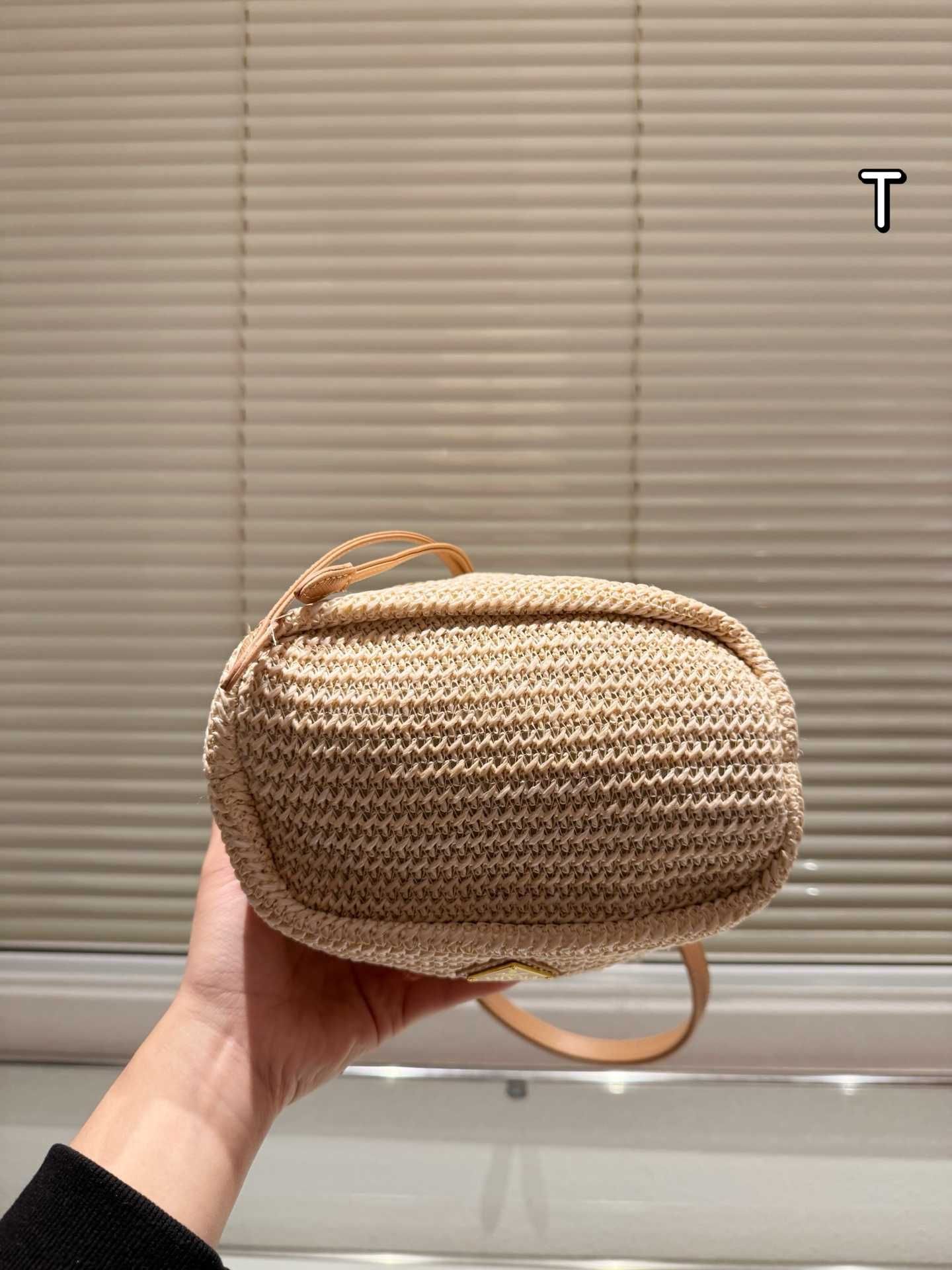 Słomiana torba crossbody
