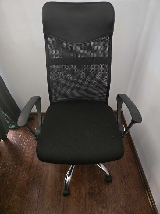 Krzesło biurowe na kółkach