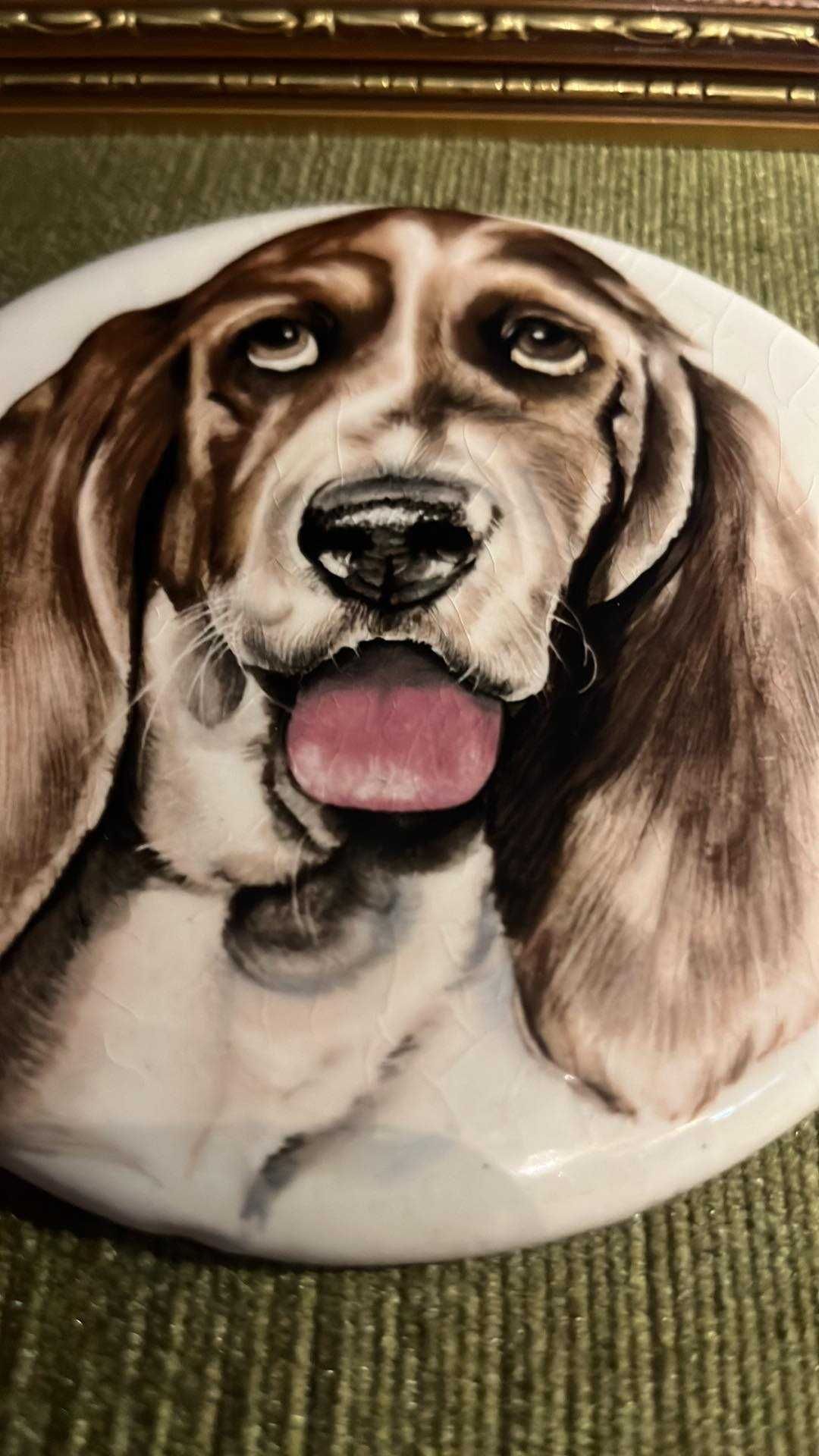 Pies Basset porcelanowy okrągły obrazek