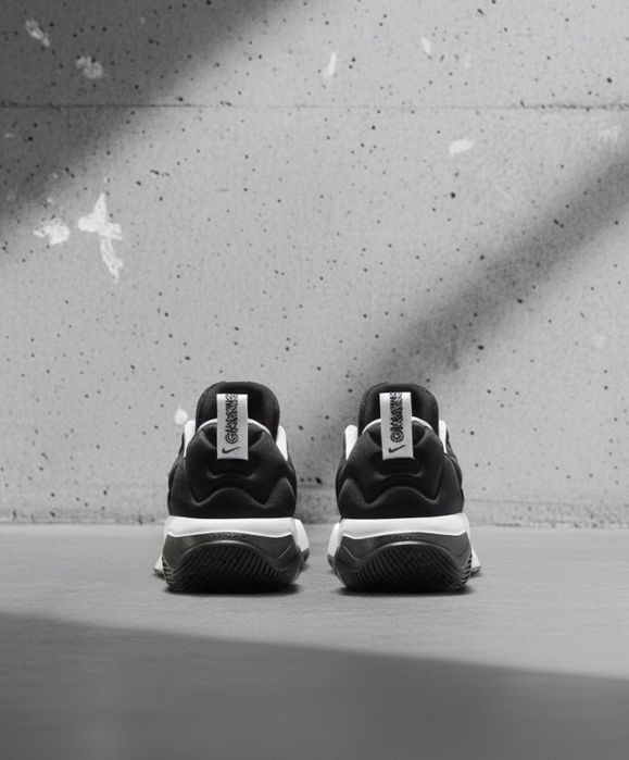 Nike Giannis Immortality 3 чорно-білого кольору.