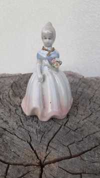 Figurka porcelanowa kobieta z bukietem
