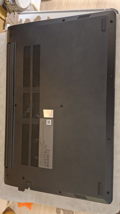 Lenovo v15 g4 iru type 83A1 na gwarancji +etui