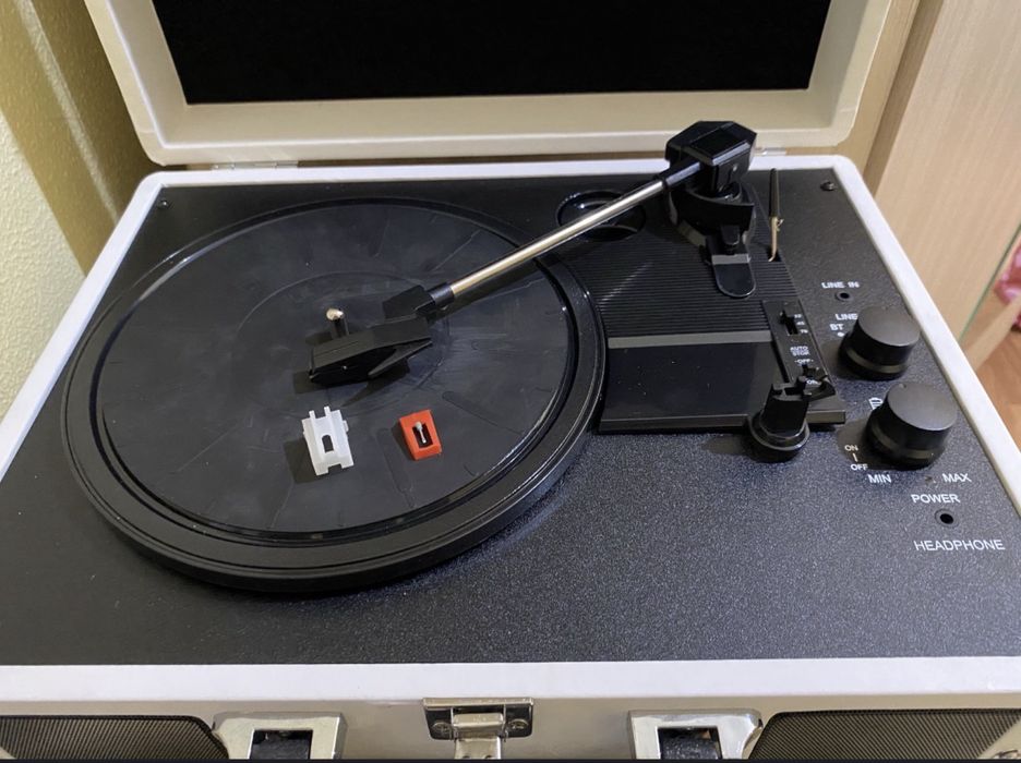 Вініловий програвач GS1000 Groove