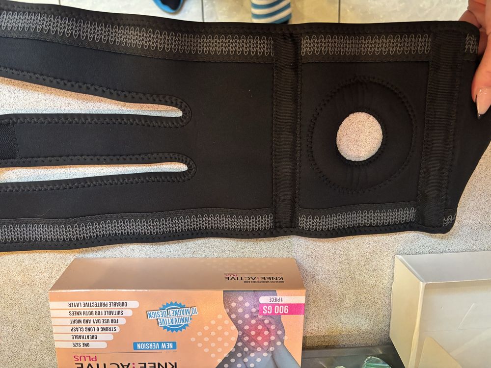 Stabilizator KNEE ACTIVE PLUS magnetyczna opaska niwelująca ból kolan