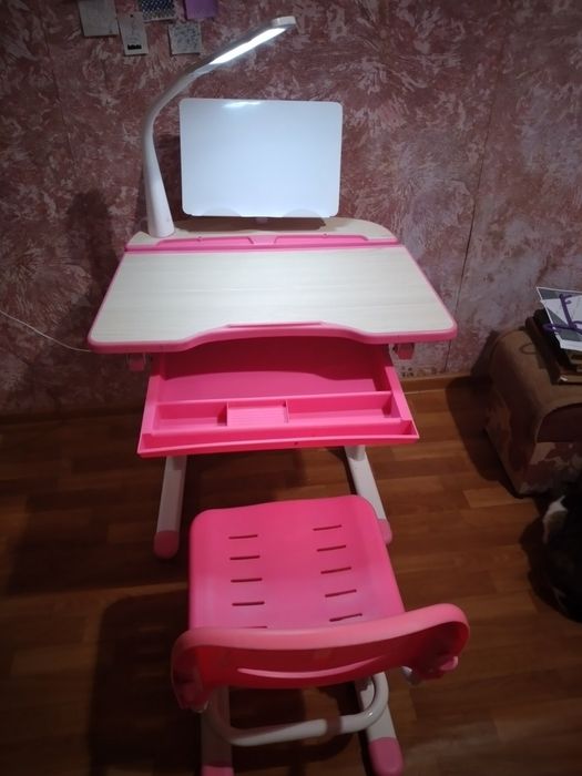 Продам парту для дівчинки