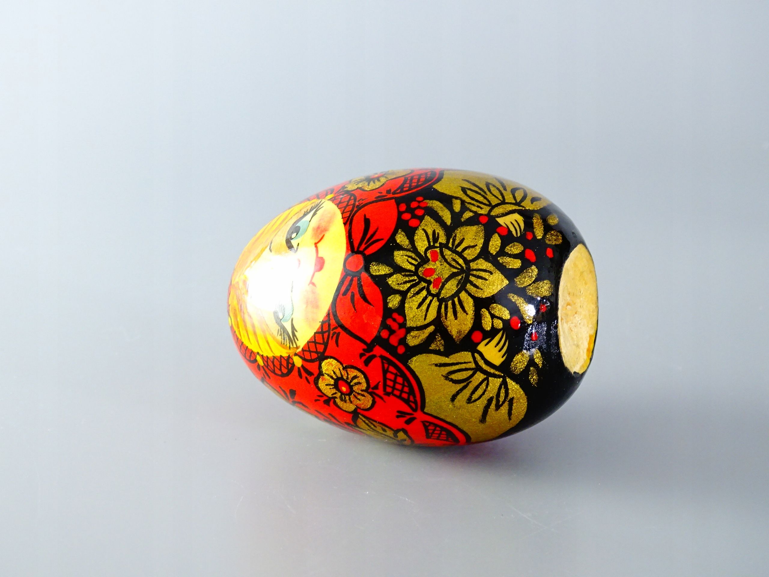 chochłoma rosyjske malowane jajko figurka