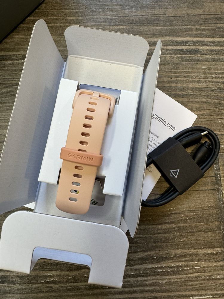 Garmin VivoacTIVE 6 новий