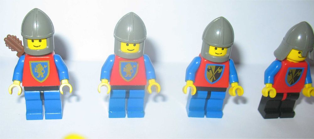 Conjunto Lego Vintage- 13 Minifiguras e vários Acessórios (Anos 80/90)