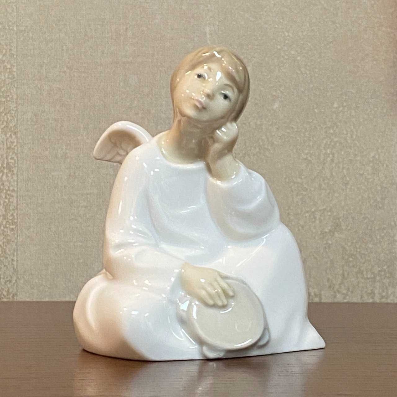 Фарфоровая статуэтка NAO (by Lladro) «Ангел с бубном».