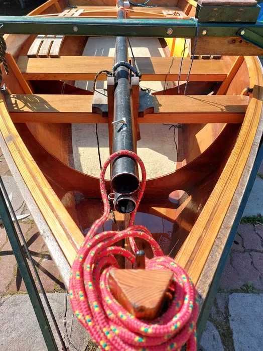 stylowa łódź żaglowa