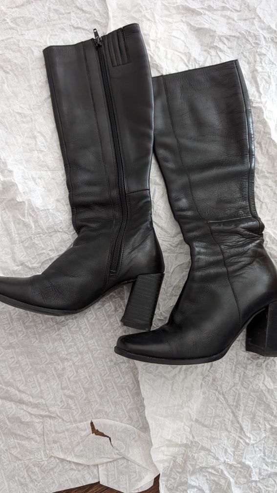 Botas cano alto em pele em excelente estado