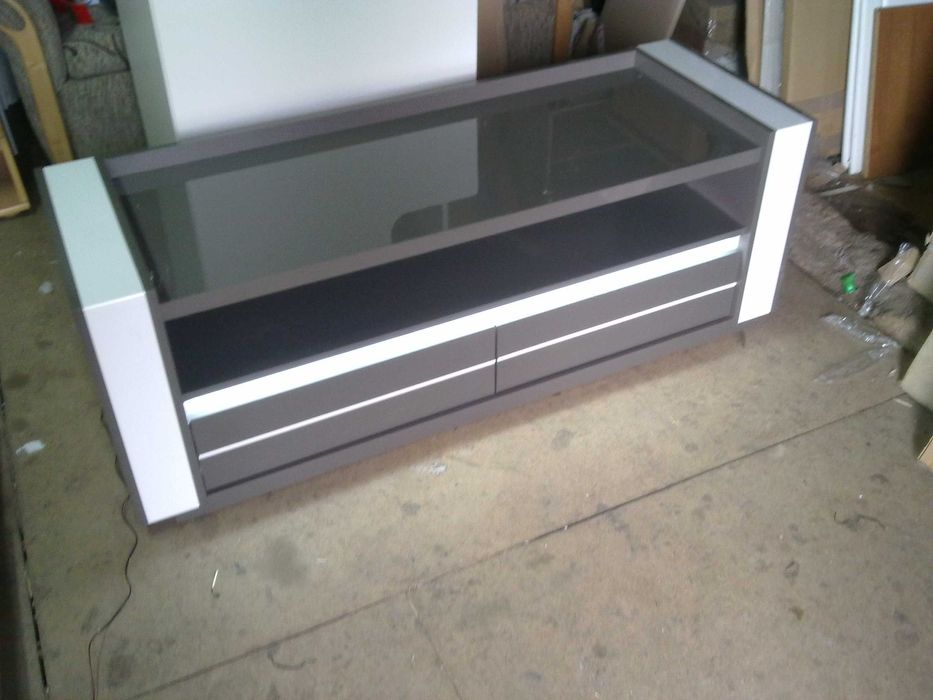 Linn Nowa Szafka pod telewizor (144x50x50, połysk,oświetlenie led)